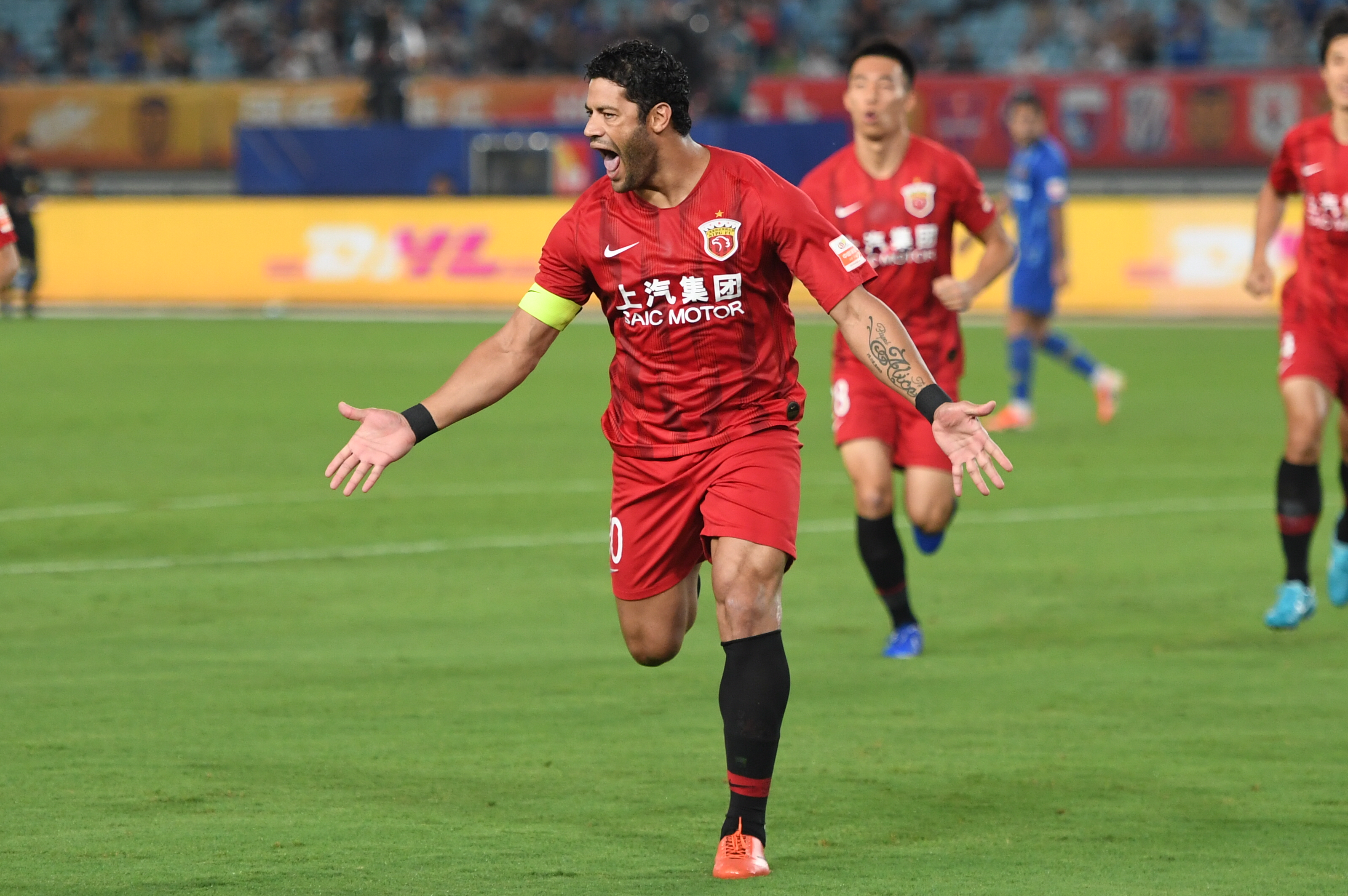 环绕高山与 环绕高山与